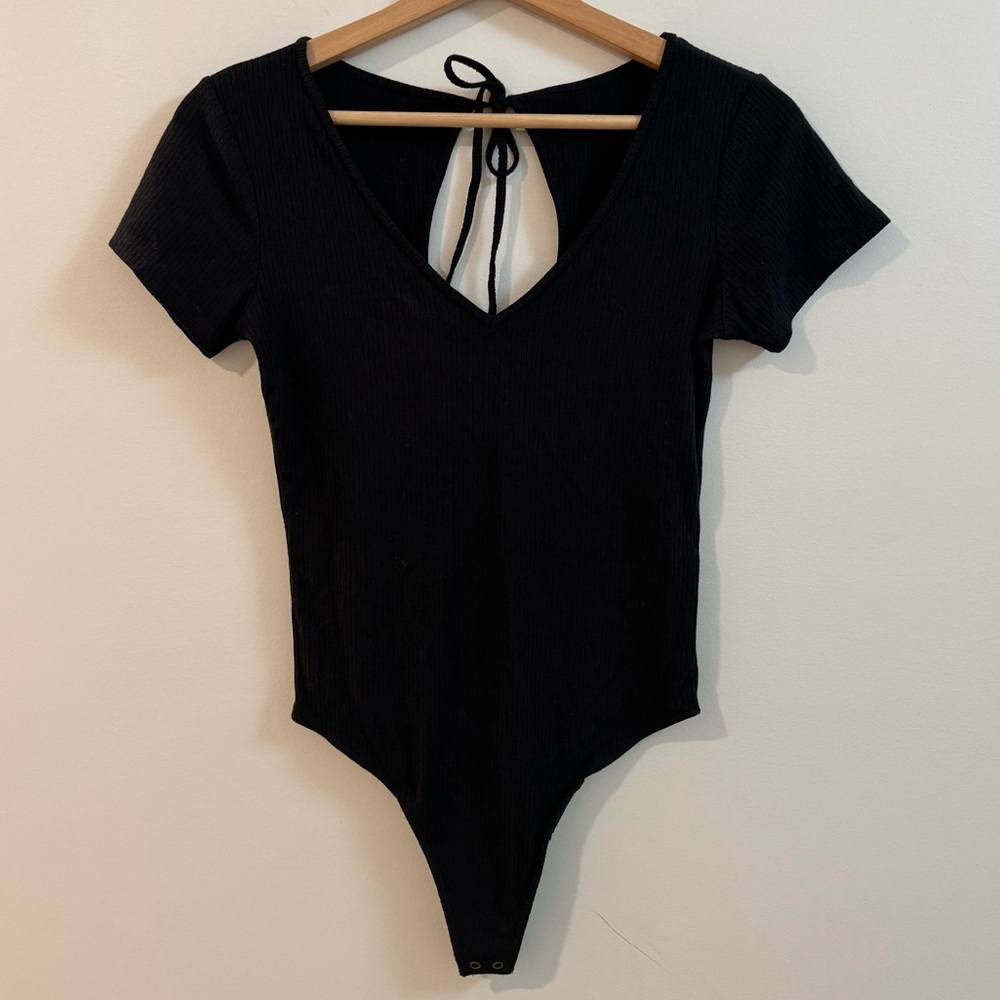 Abercrombie & Fitch Black Ribbed V-Neck Short Sleeve Bodysuit